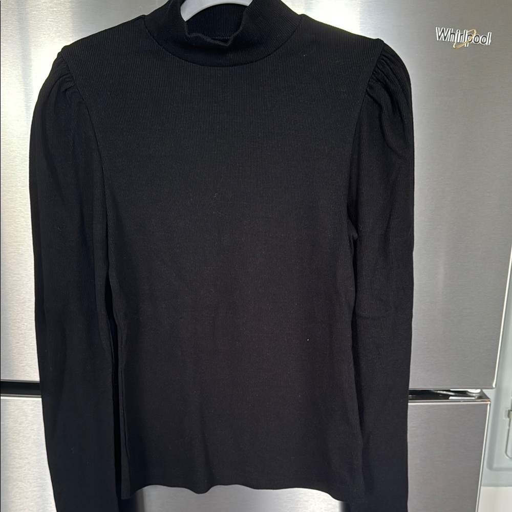 NWT Gap Long Sleeve Top with Runched Shoulders
